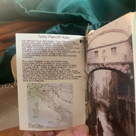 Brown Leather Laptop Bag with Structured Design - Picture 7 of 16